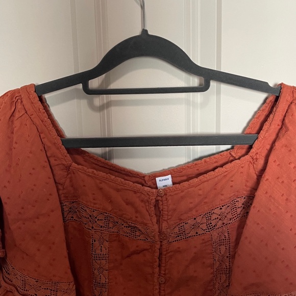 Old Navy Lace detail Terracotta Button-Up Blouse
Blouse Swiss dots plus size xxl - Picture 2 of 8